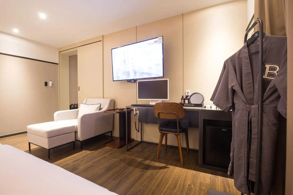 Brown-Dot Hotel Choeup