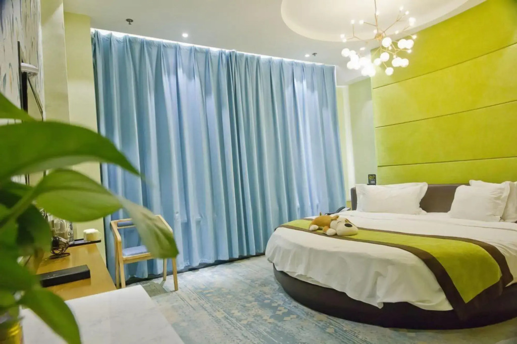 Ruishiting Shangpin Hotel (Kongtong District South Gate Shizi)