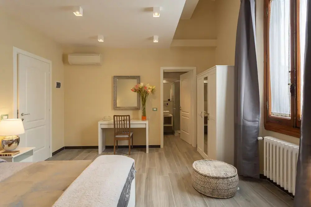 Carla's Rooms with Private Bathroom & Shared Kitchen