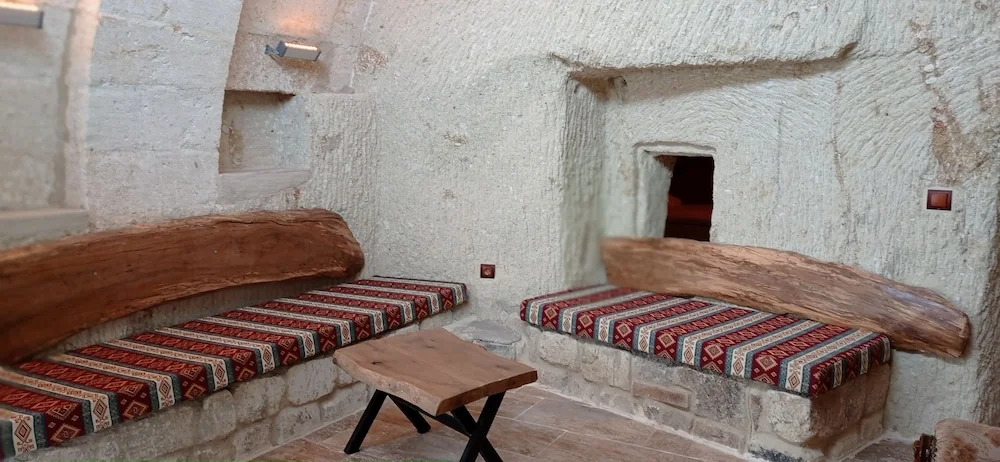 Junior Ottoman Cave