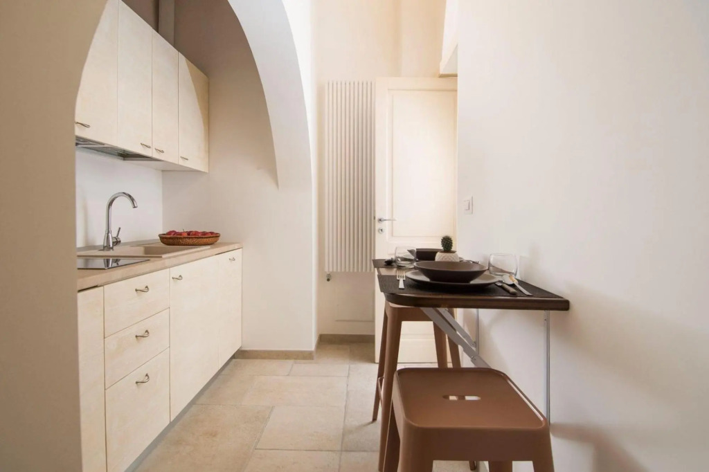 apartment in the center, ideal for couples, excellent location, possibility of parking-Dimora Via Vitti 1