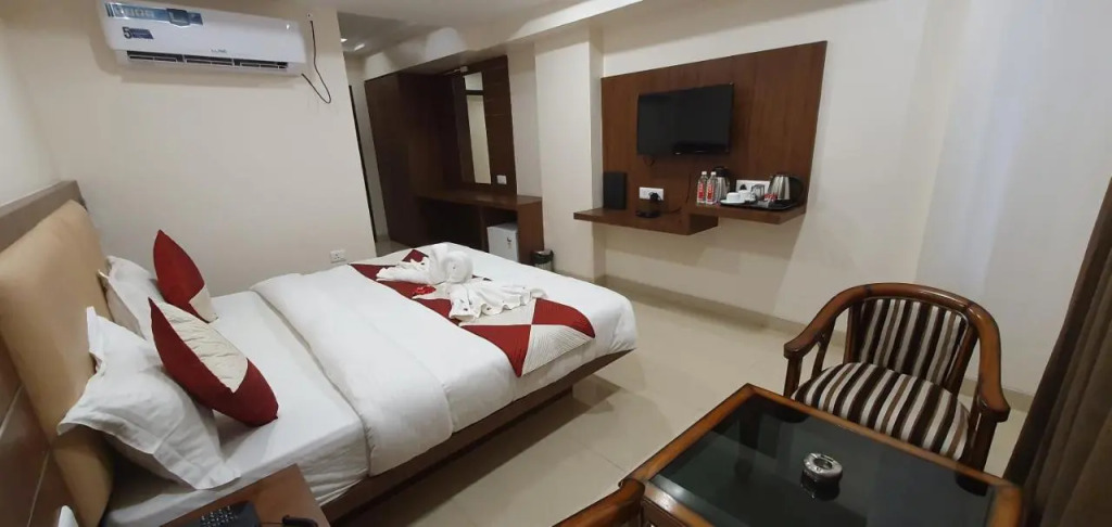 Hotel JMK I Luxury Stay I Near Kashi Vishwanath