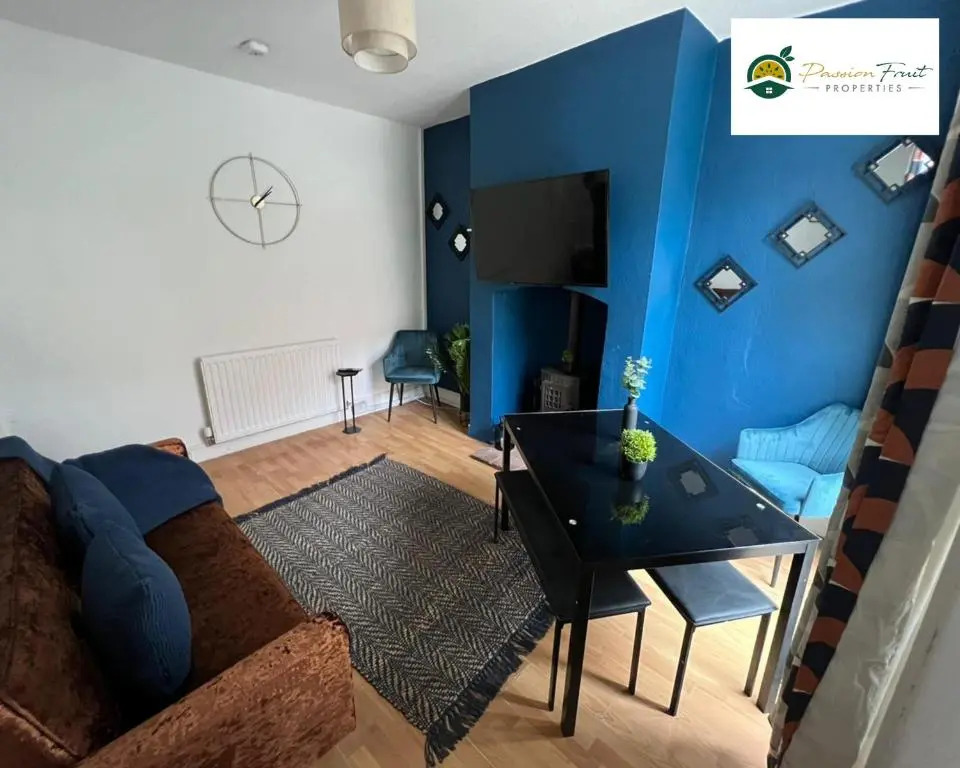 4 Bedroom 3 Bath House By Passionfruitproperties Opposite Coventry City Centre With Free Wi-fi & Garden
