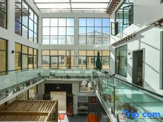 Shangri-La · Jianxu · SStory Oxygen Homestay (Dukezong Ancient City Hexie Tower Zhongta Store)