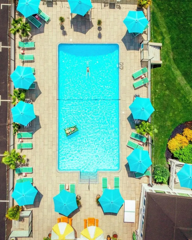 Rye Motor Inn - Oceanfront, Walk to Beach