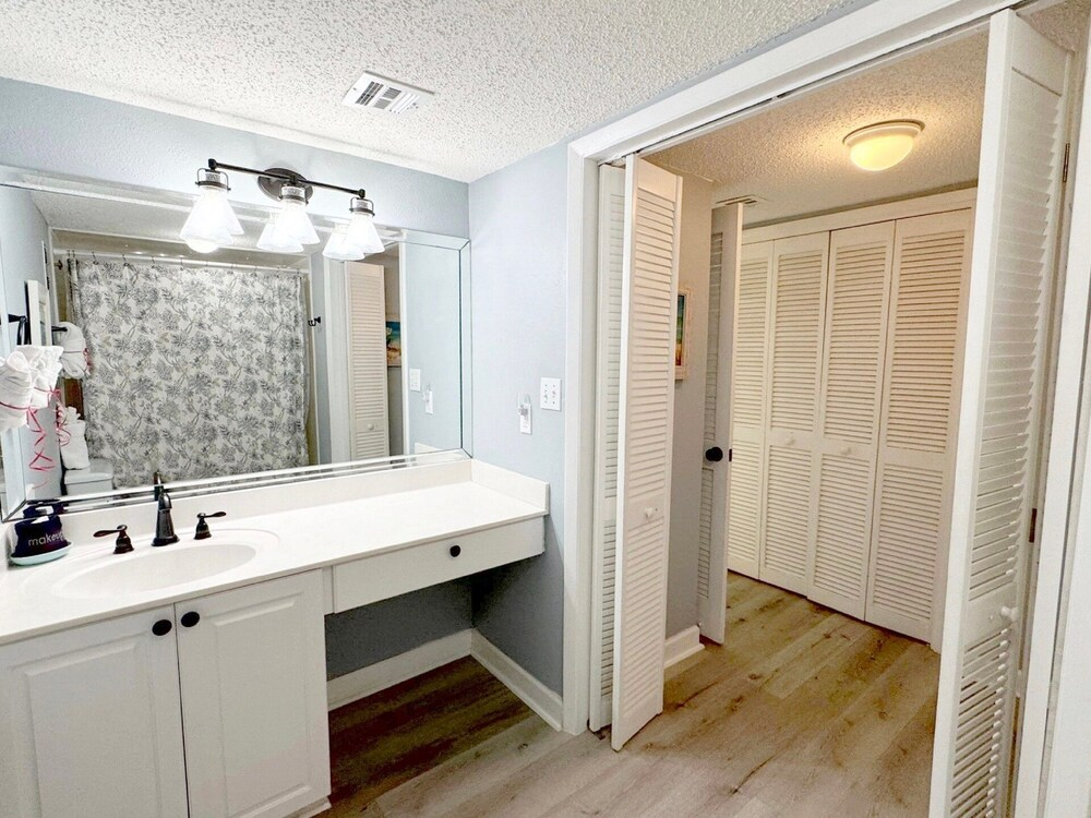 Shoreline Towers 3103 2 Bedroom Condo