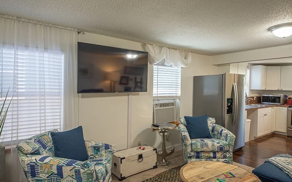 Rock the Boat - 2 Br Home