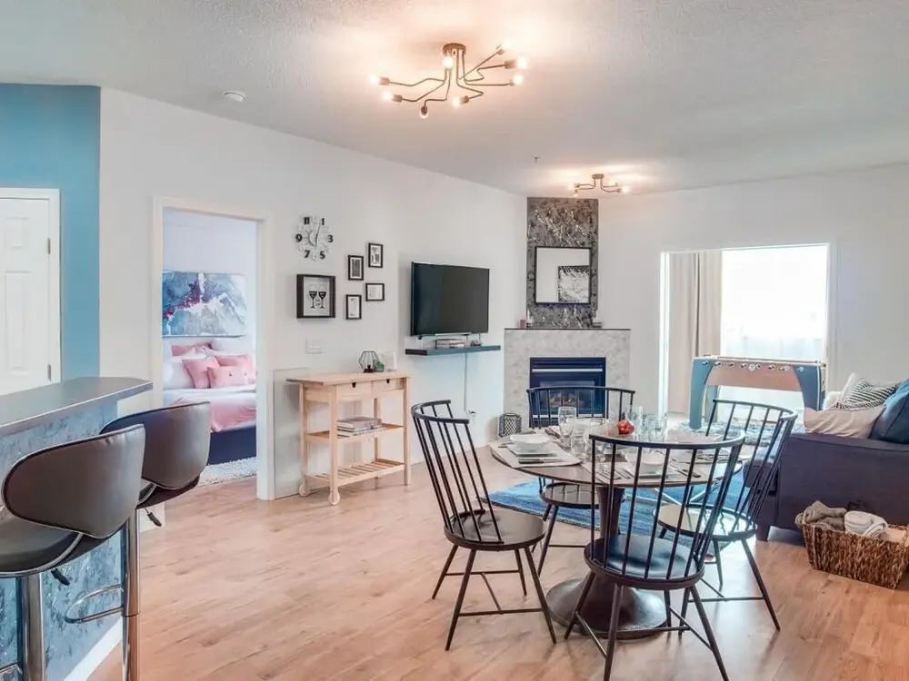 Fun and Colourful Condo w Foosball Parking Coffee