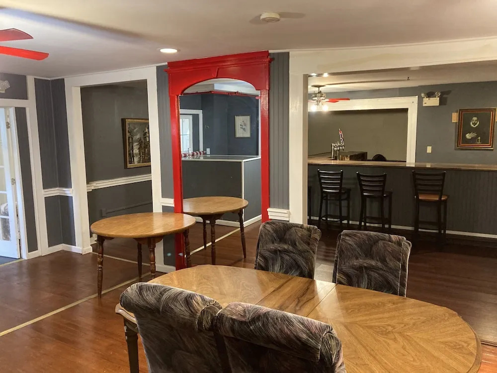 The Ivoryton Inn