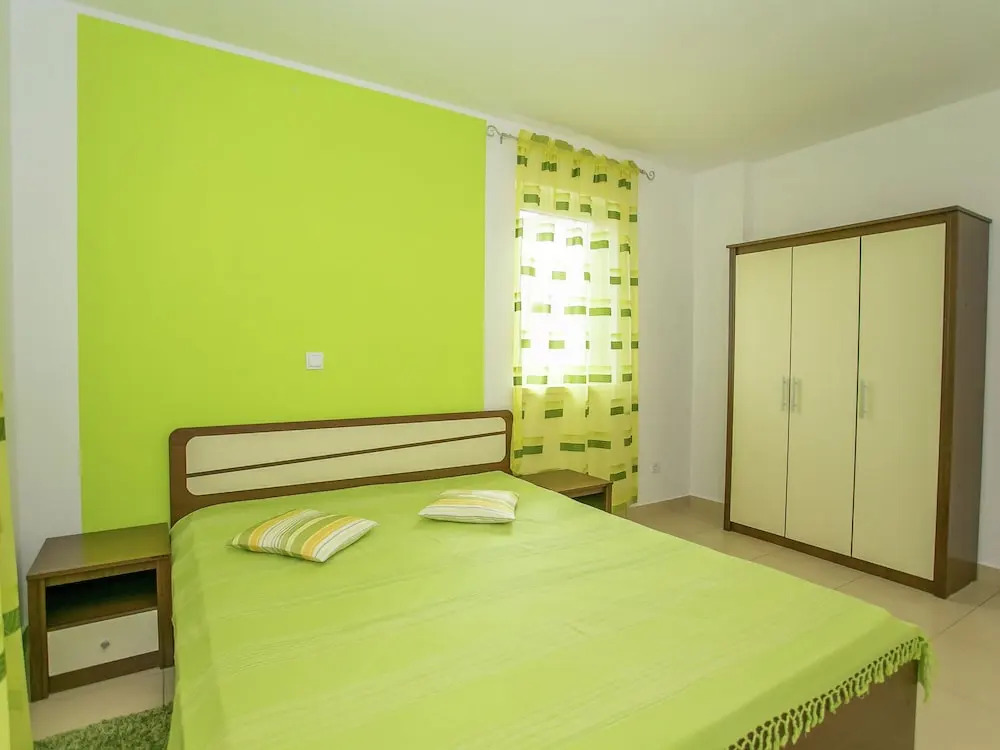 Nice Decorated one Bedroom Apartment With Balcony, Private Parking
