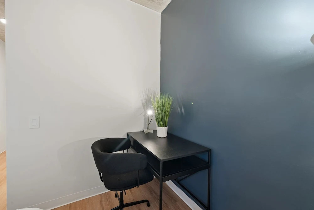 Luxury 3 Bed 3 Bath High Rise With Gym Amenities