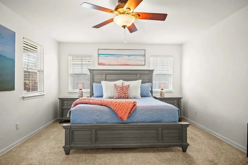 Fin and Feather - Cozy for 8
