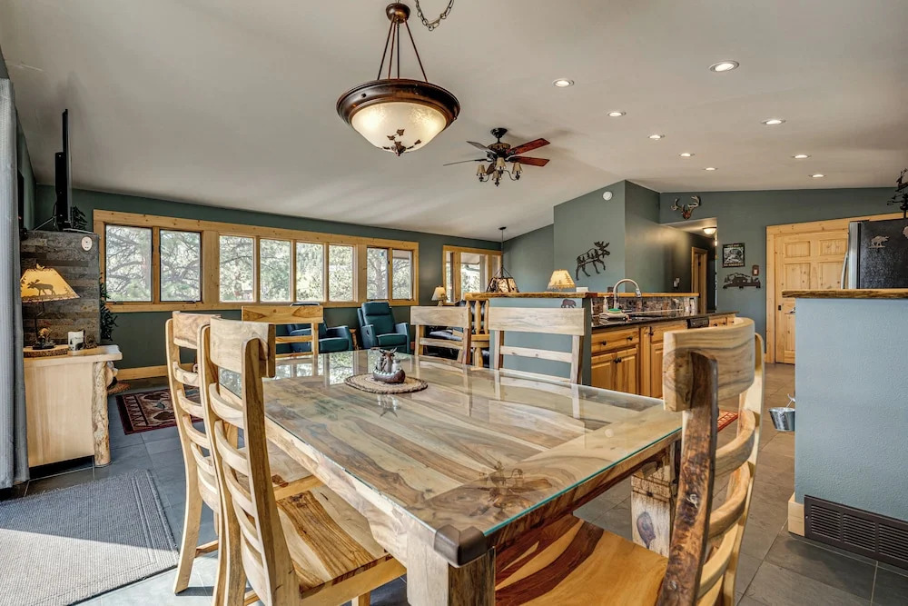 Estes Park Home w/ AC - 1/2 Mi to Lake & Downtown!