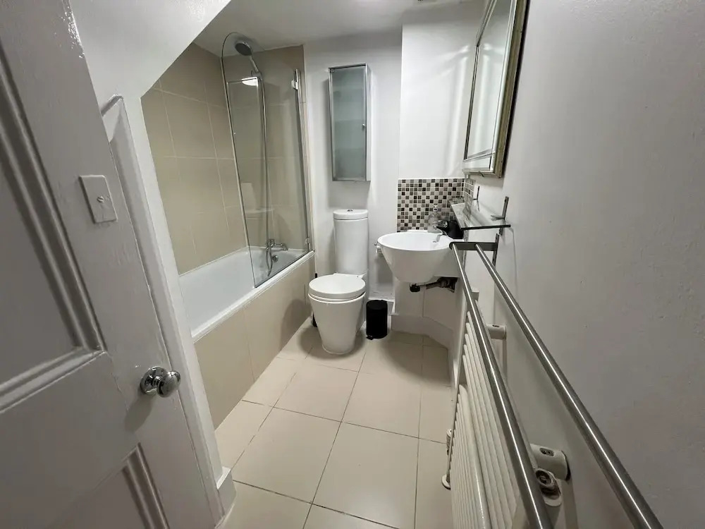 Fulham Tranquil 2BD King Bed Home w/ Parking & Gdn
