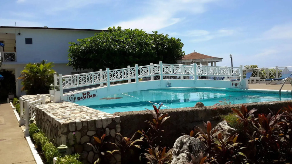 Hibiscus Lodge Hotel