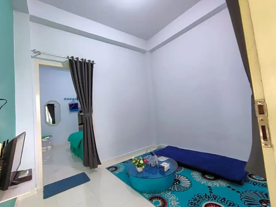 RedDoorz Syariah at Penginapan Queen Sungai Penuh