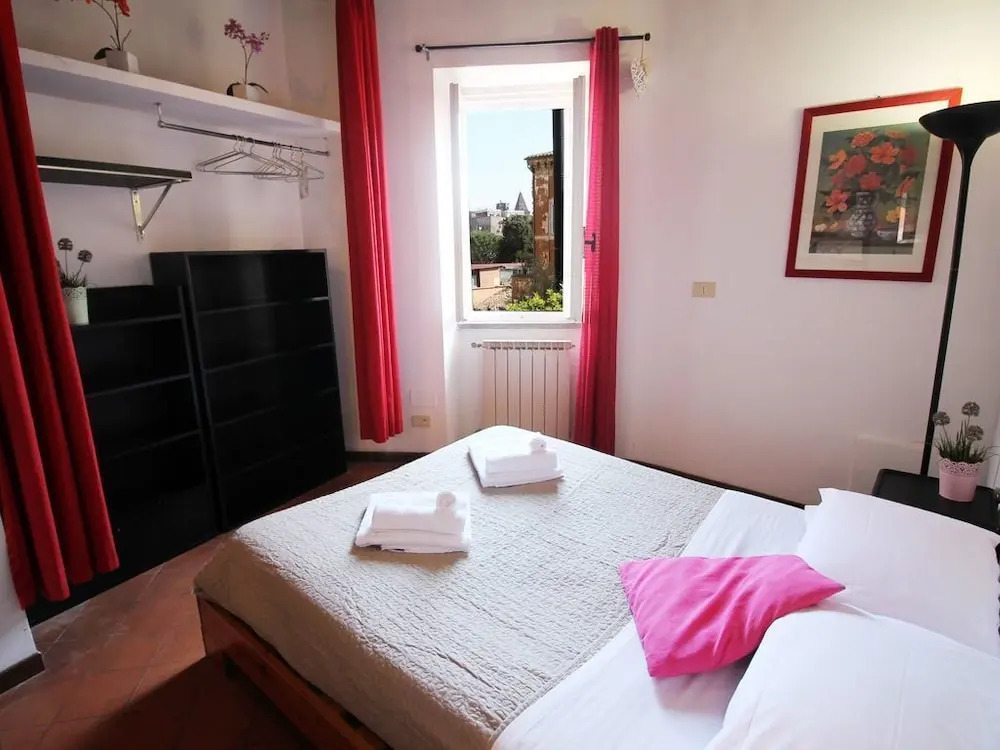 Charming Bright Penthouse in Trastevere