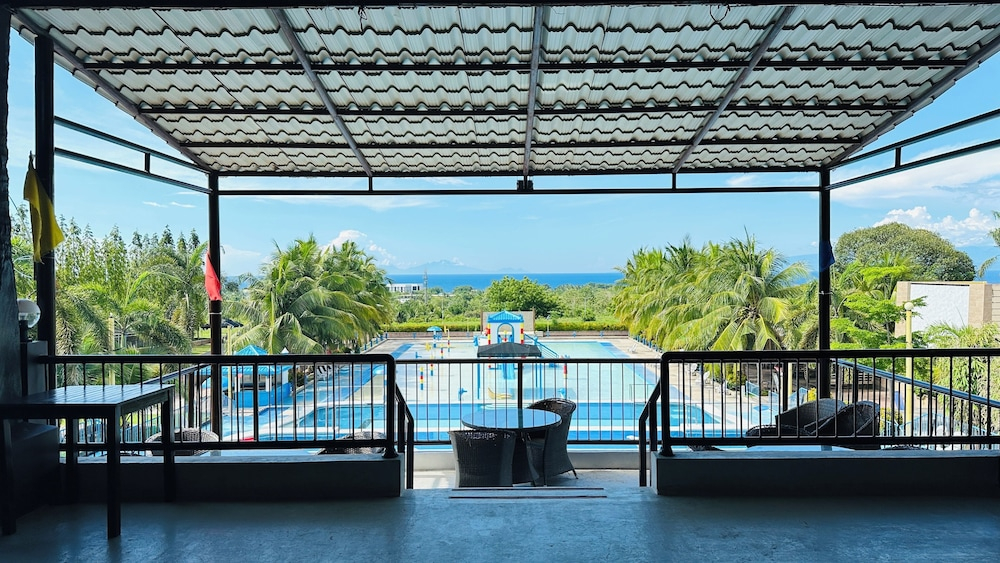 Tugsaw Resort