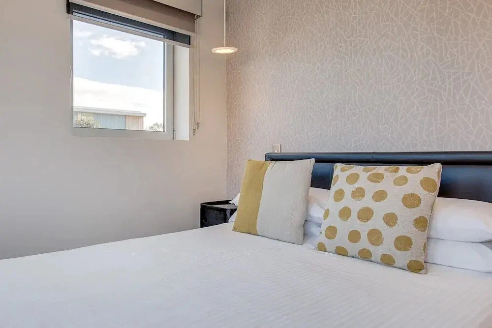 Professional Living Minutes From the City