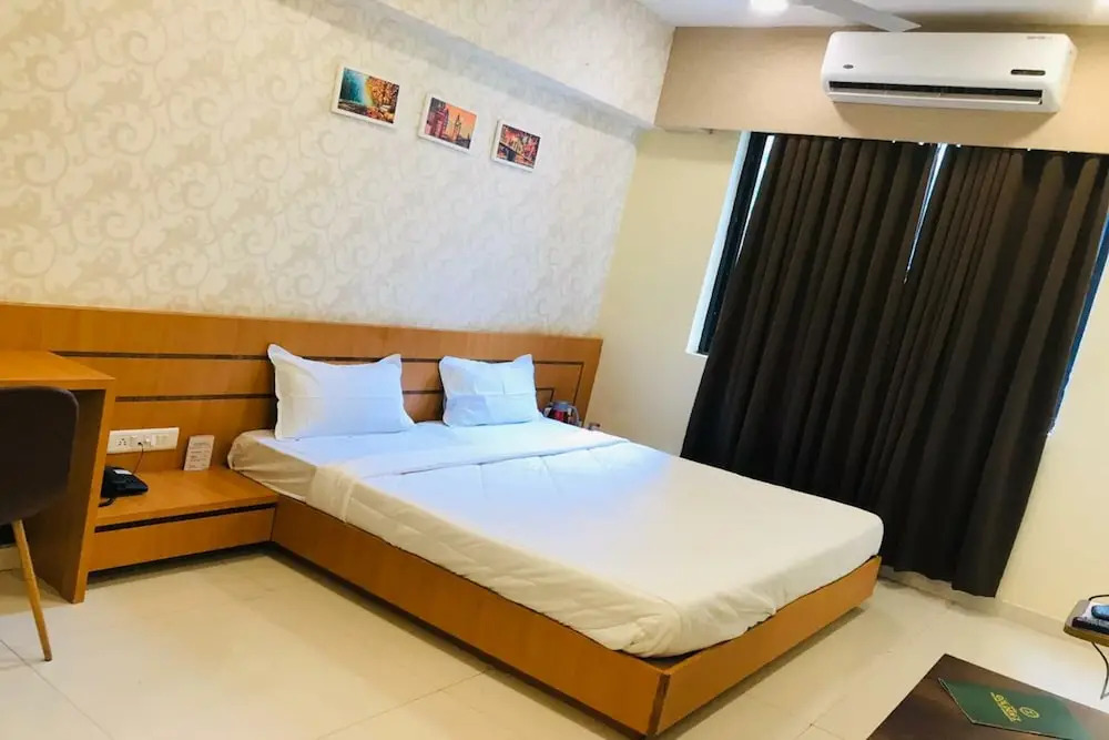 Hotel Golden - I