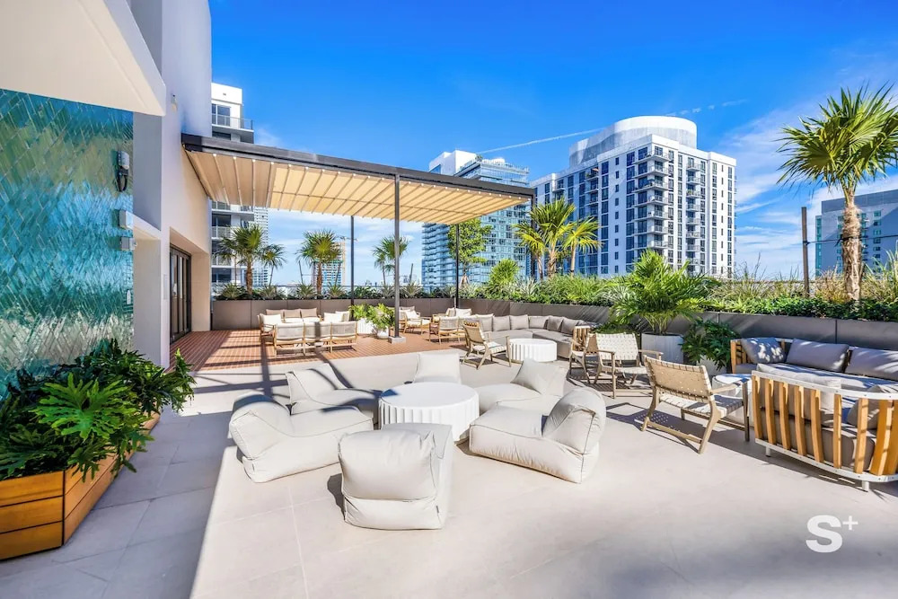 Elite 1BR & Rooftop Pool in Miami