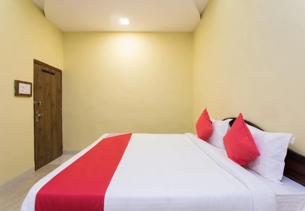 OYO 16121 Hotel Antilia
