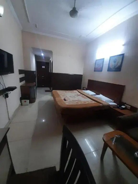 Hotel Raunak Plaza - Delhi And Ncr