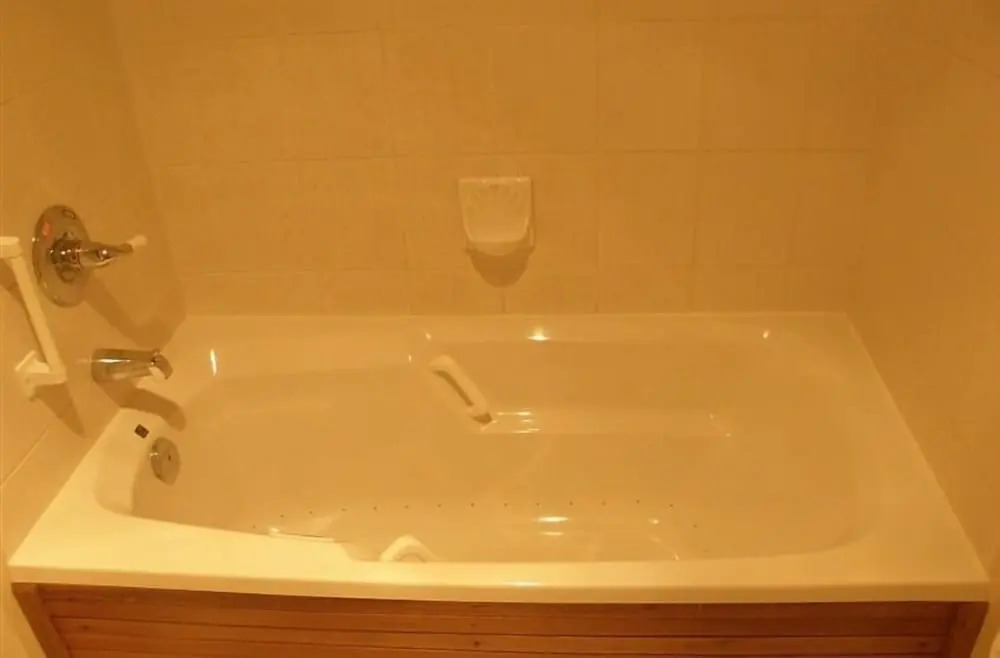 Cedar Wood Lodge Bed & Breakfast Inn