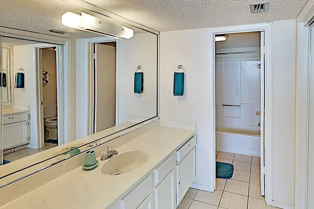 Picture-perfect Gulf Views, Pools, Tennis & Sauna 2 Bedroom Condo