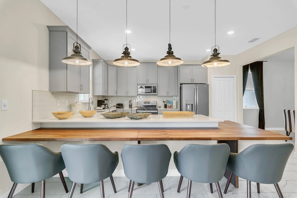 6 Bedrooms 6 Bathrooms Storey Lake 2875 Sc