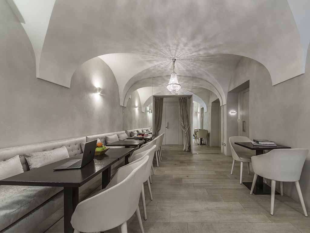 Terrace Pantheon Relais