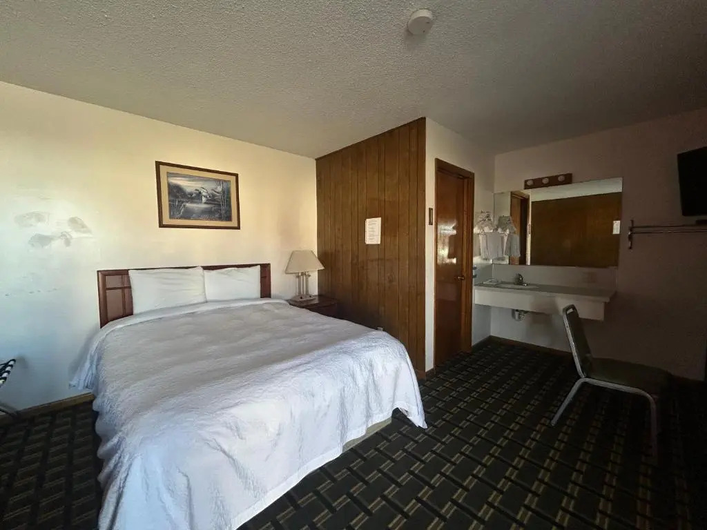 Big 12 Motel Broken Bow NE