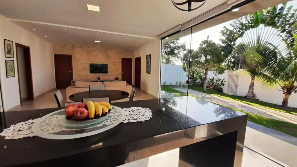 Casa terréa da Praia de Taperapuan, 3 suítes com banheira