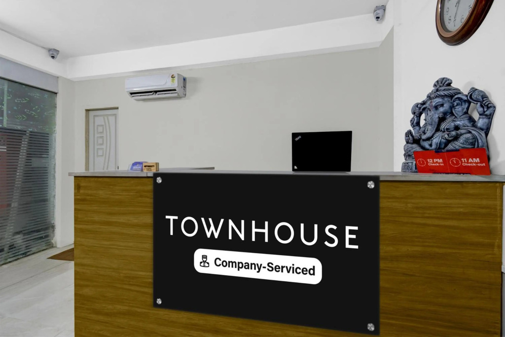 Super Townhouse Financial District Gachibowli Formerly Srinika Inn