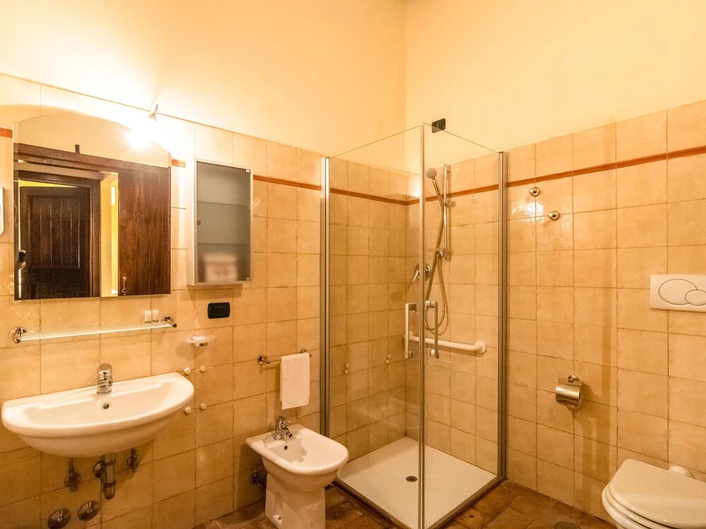 Estate With 5 Apartments, Swimming Pool, Large Garden
