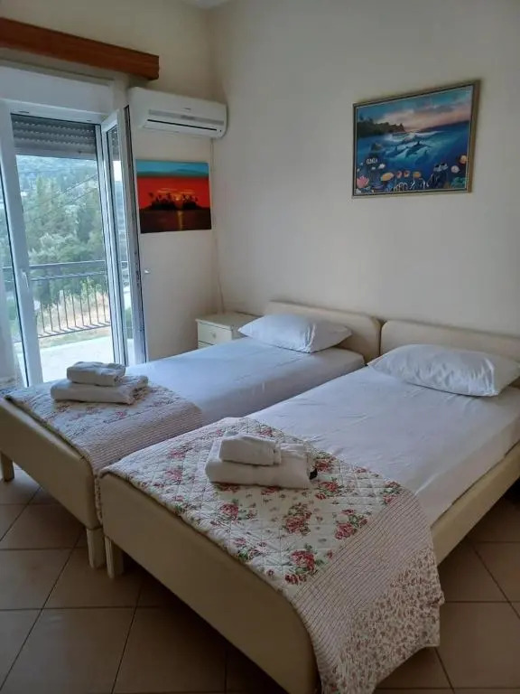 Nikiana's View, 3 Bedroom Luxury Apartment