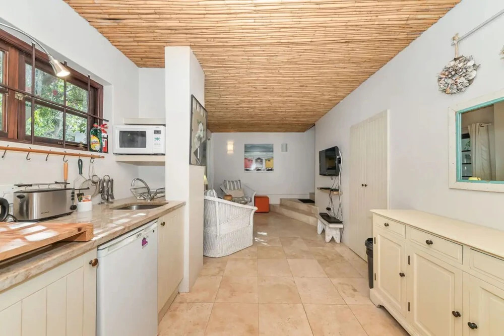 Tropical 1BD Hideaway Near Queens Beach, Fresnaye!