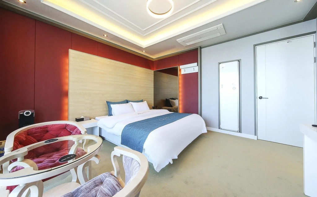 Hotel The One