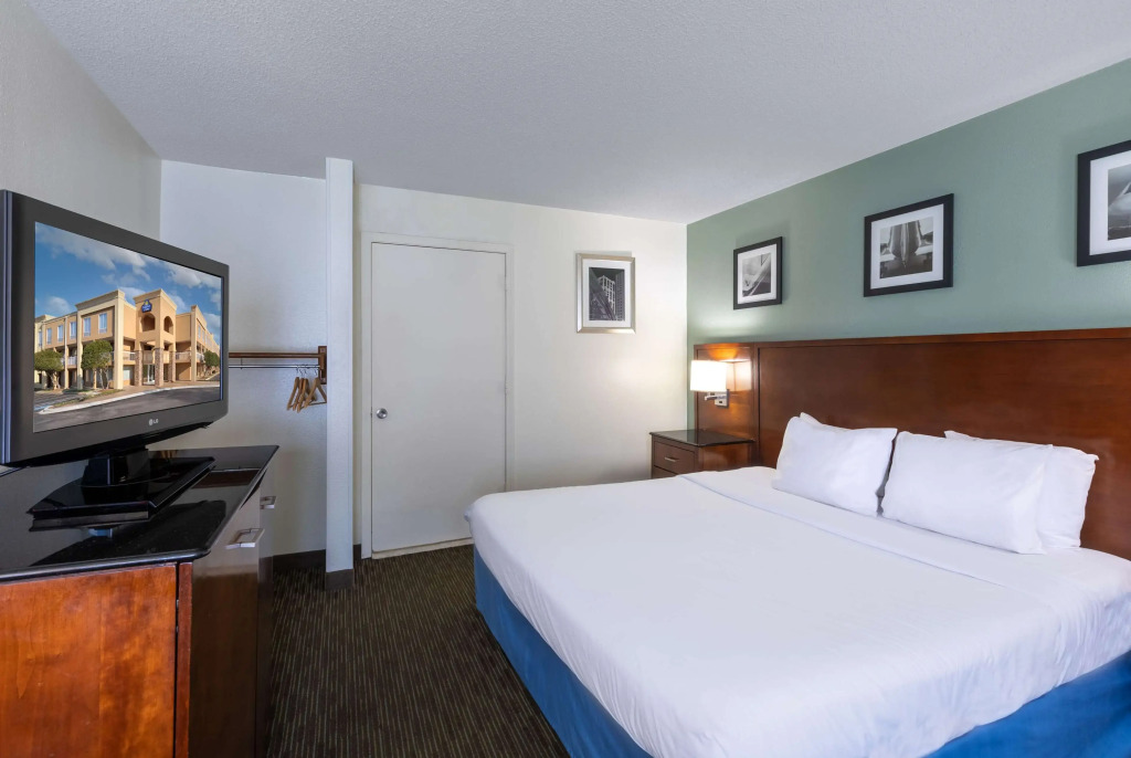 Days Inn by Wyndham Greenville