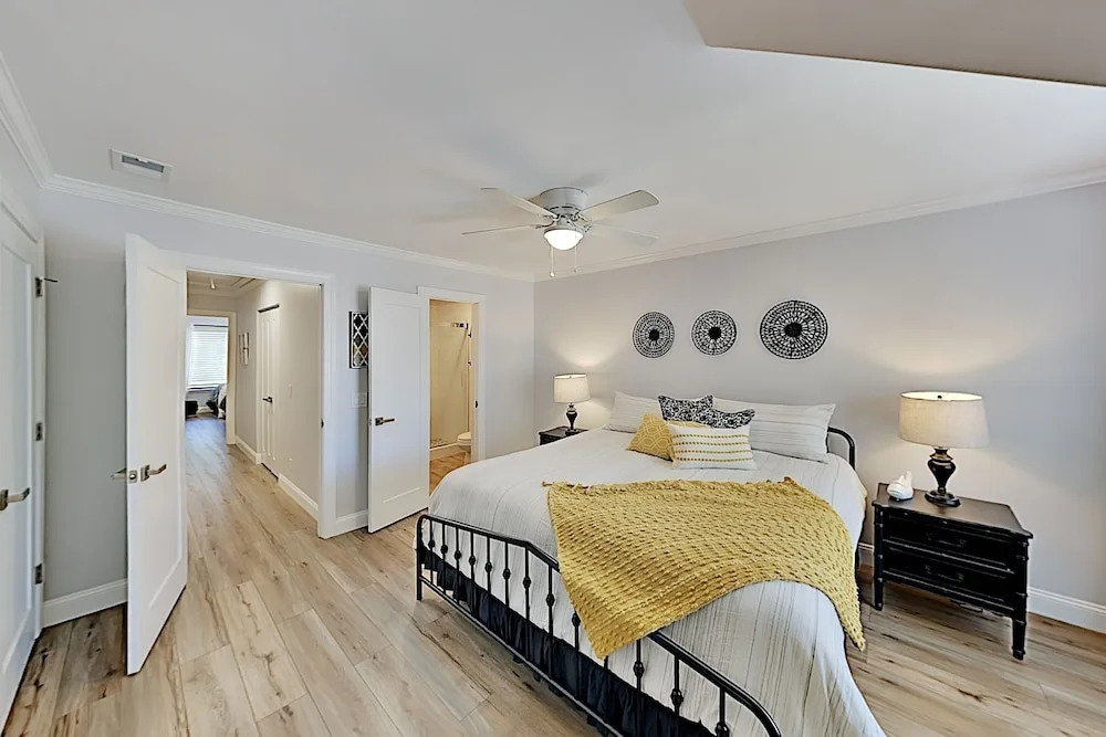 80courts 2 Bedroom Condo