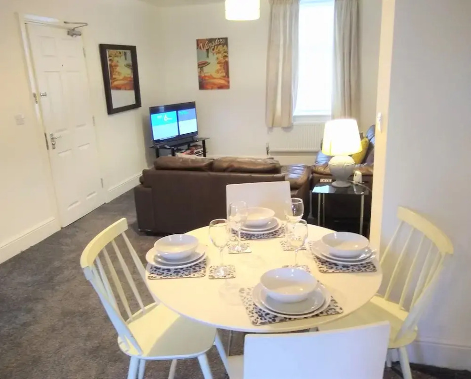 Modern Comfy 2-bedroom Flat in St Helens