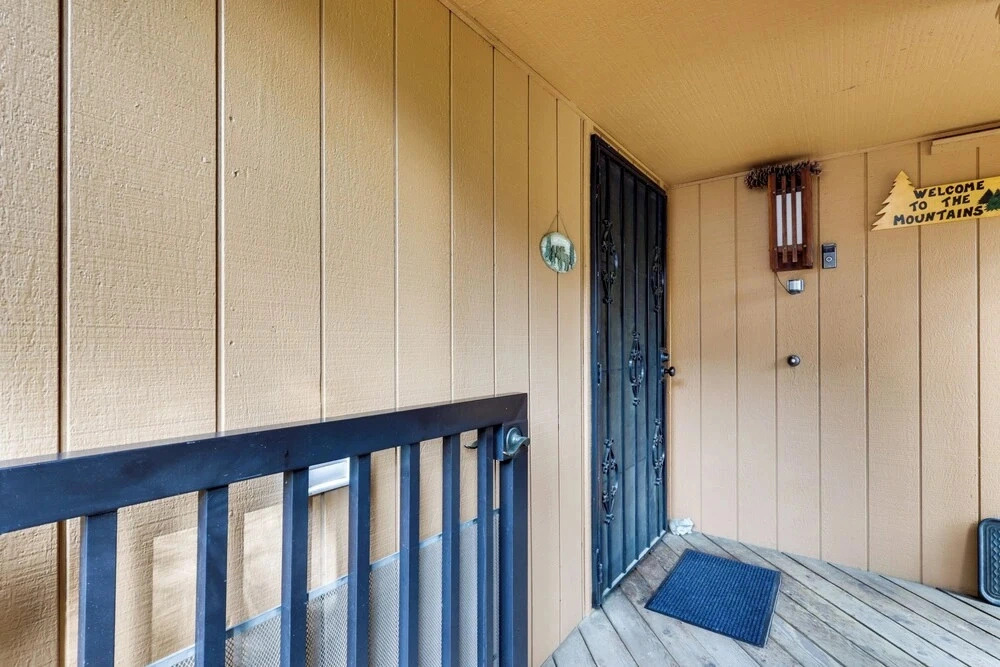 1 Mi to Shaver Lake! Family & Couples Condo