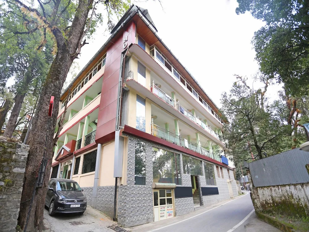 OYO 4889 Hotel Moon 2