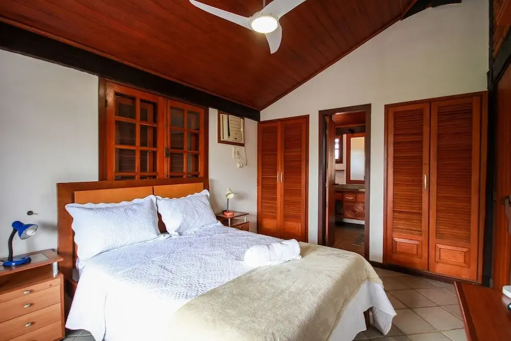 BZ46 Na quadra da praia! Casa c/ 5 suítes