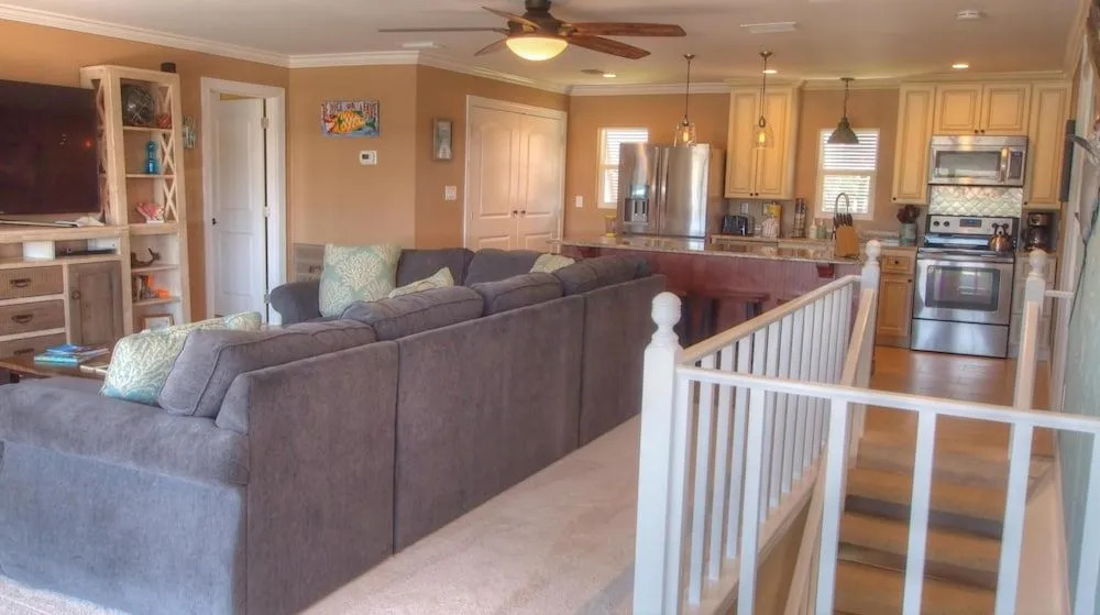 Palm Breeze - 4 Br Home