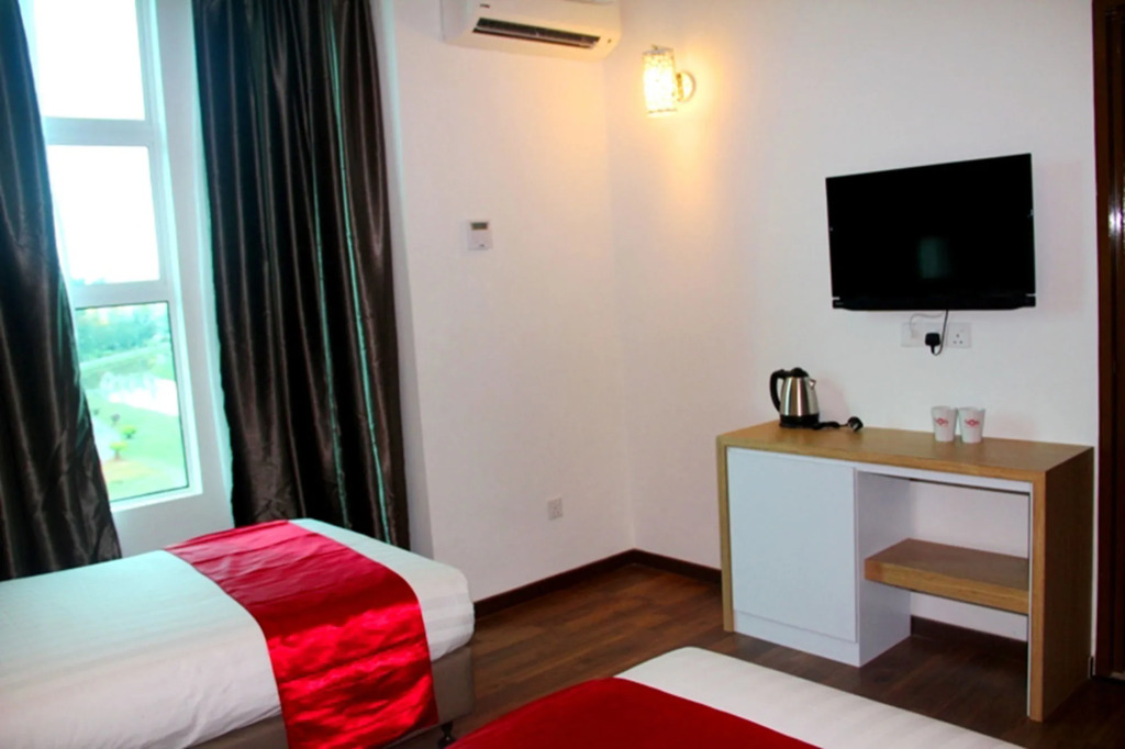 906 Premier Hotel