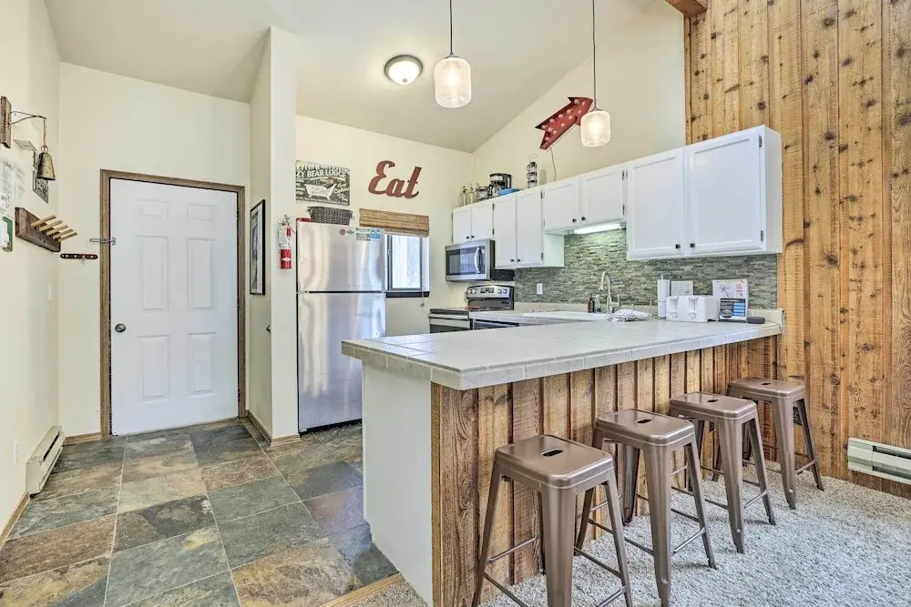 Winter Park Condo w/ Hot Tub, 3 Mi to Slopes!
