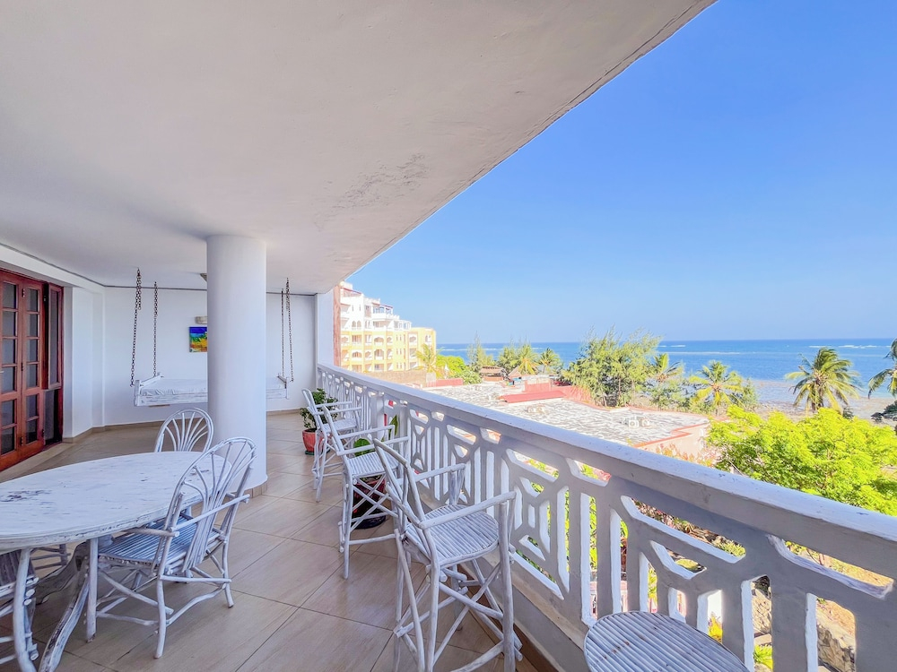 Pumziko Beachfront Apartment