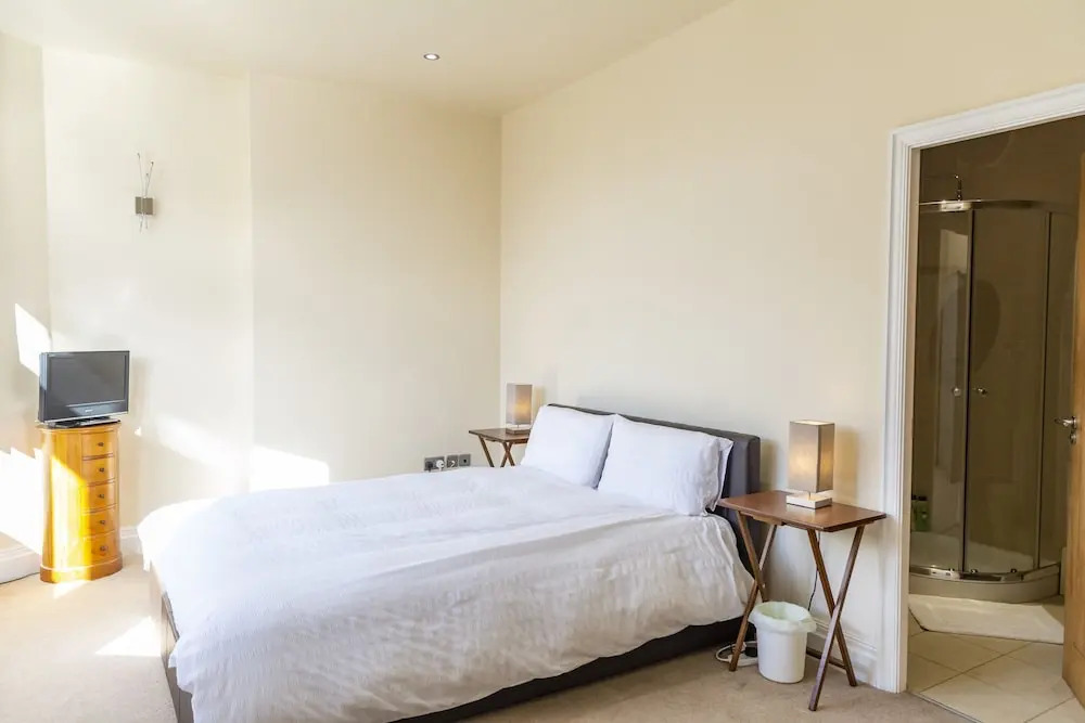 Whitefield Charm Cozy 2 Bedroom Apartment Sleeps 8