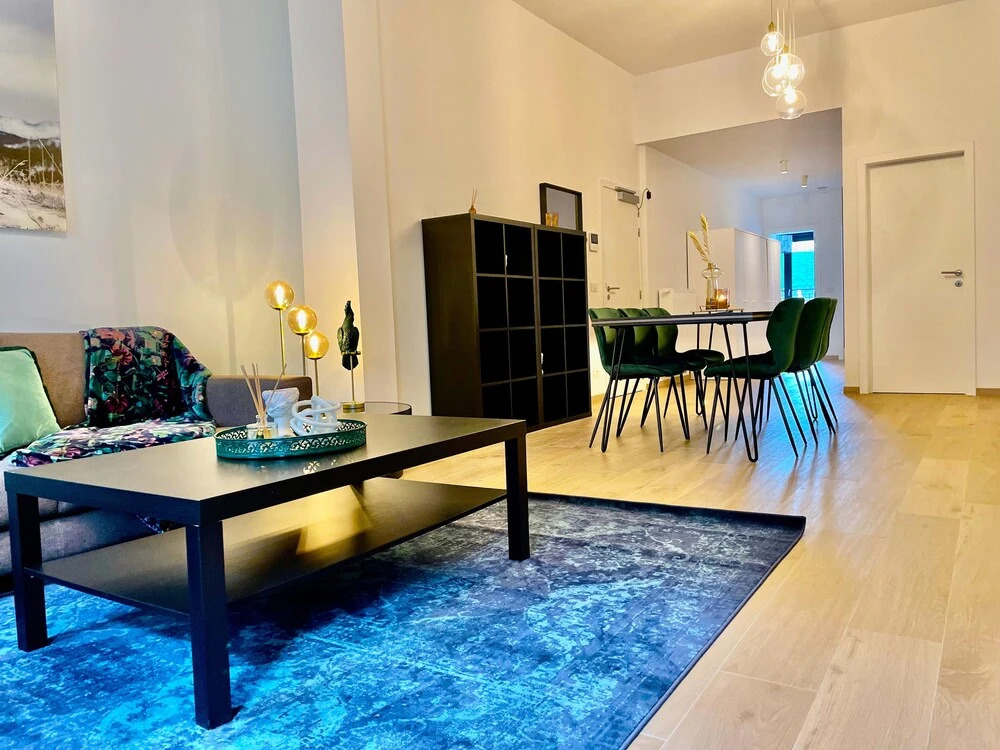 OneLuxStay near Fashion District